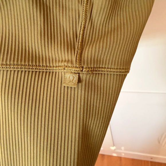 LULULEMON Power Pivot Ribbed Top -  S - Picture 2 of 3